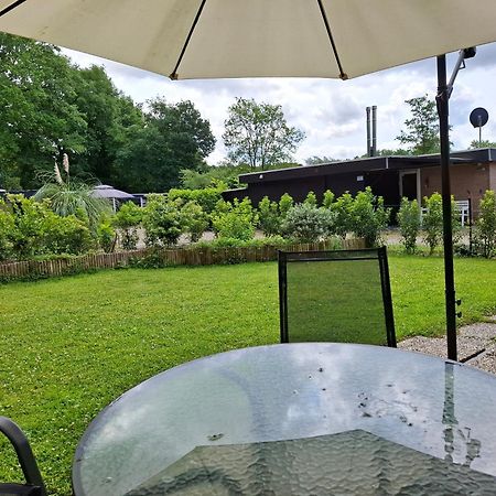 Zonnige Vrijstaande Bungalow In Prachtige Omgeving! Rekem Exterior photo